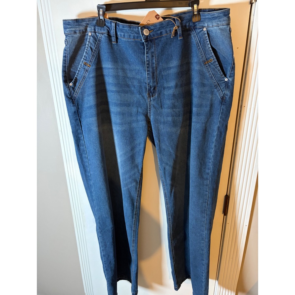 VIPHONEY Los Angeles Womens Medium Wash Straight Leg Stretch Denim Jeans NWT